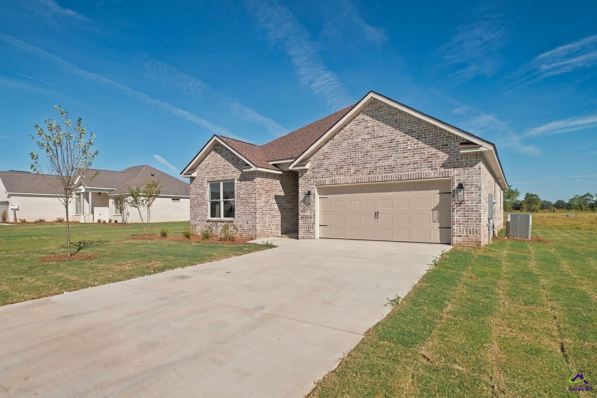 215 Farmland Circle