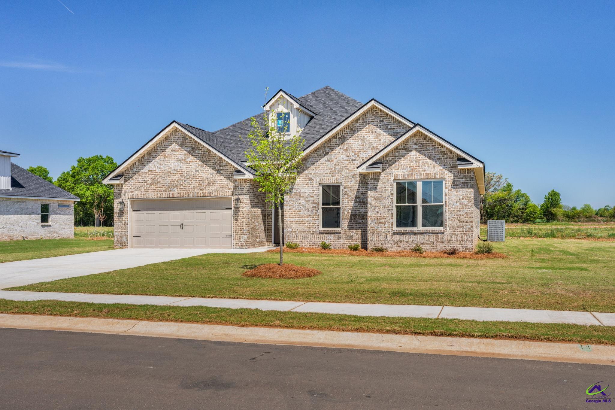 211 Farmland Circle