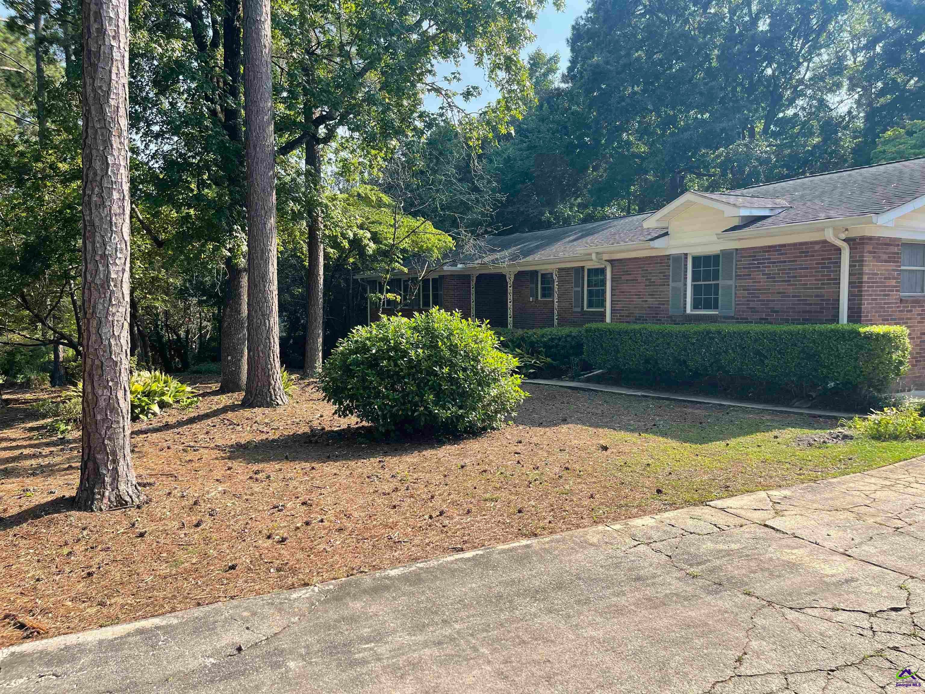866 Warwick Drive
