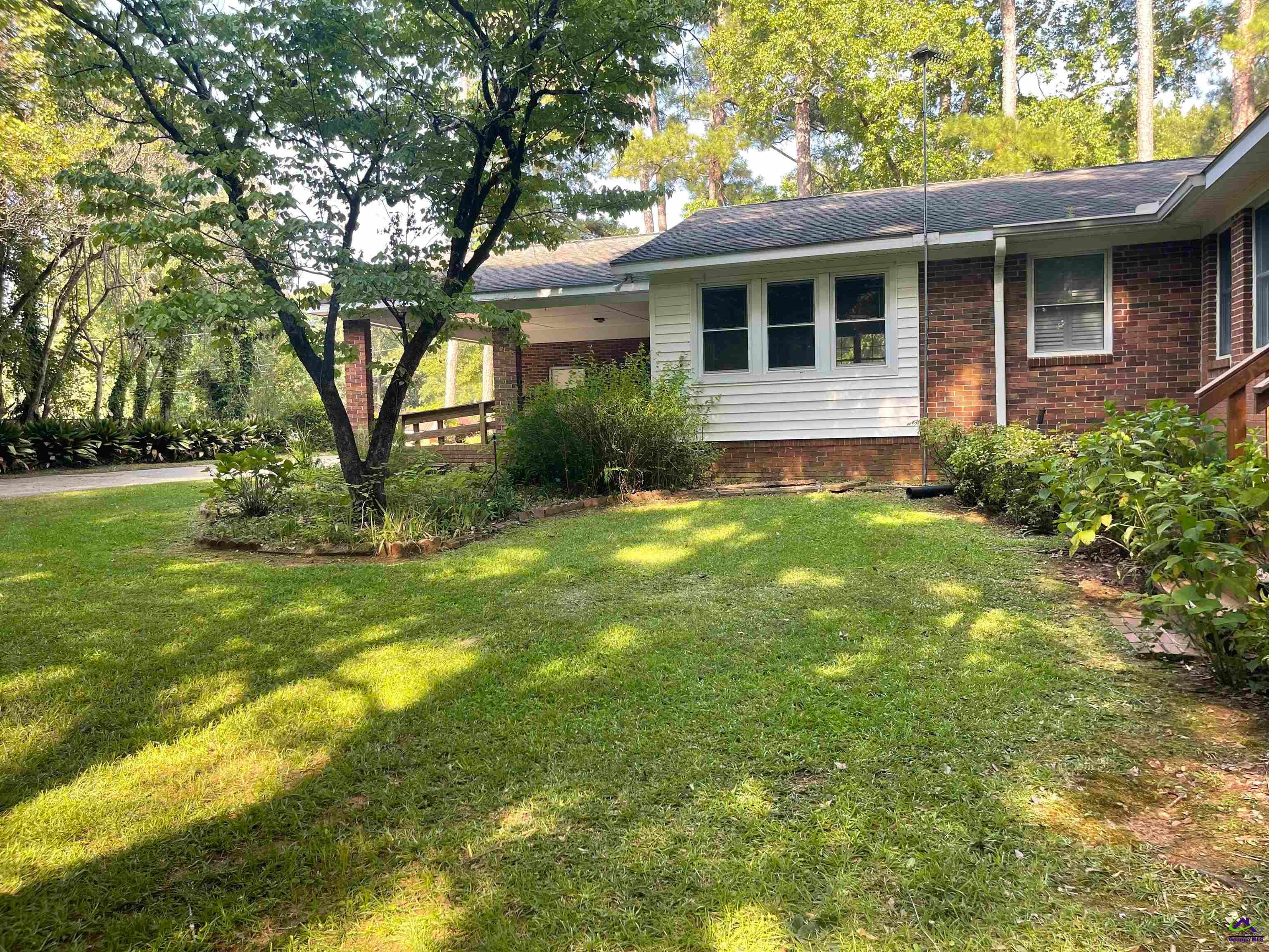 866 Warwick Drive