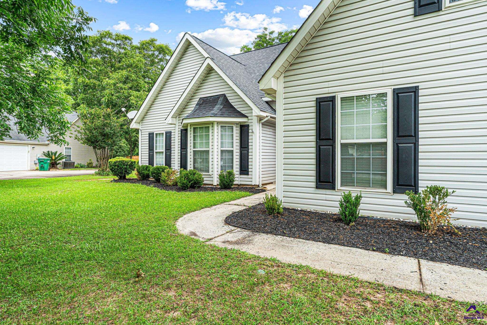 111 Grove Ln