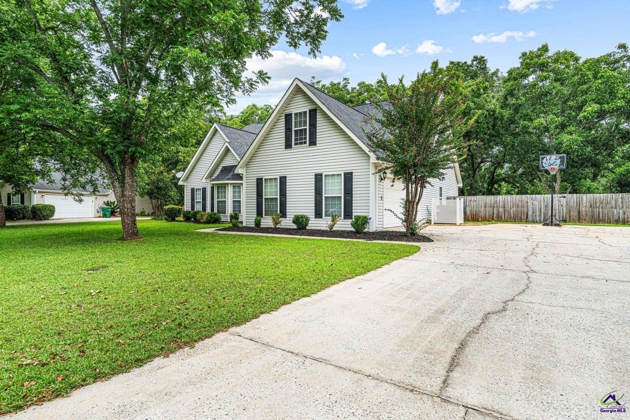 111 Grove Ln