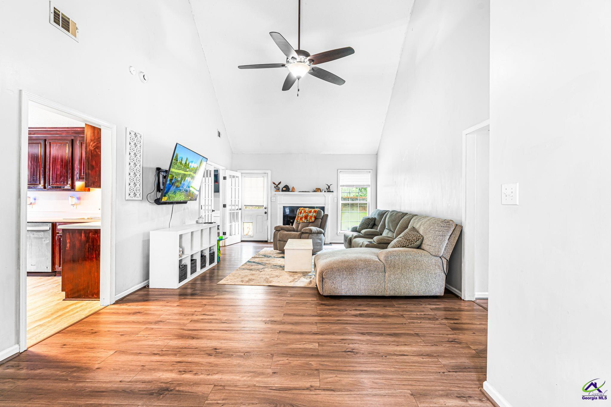 111 Grove Ln