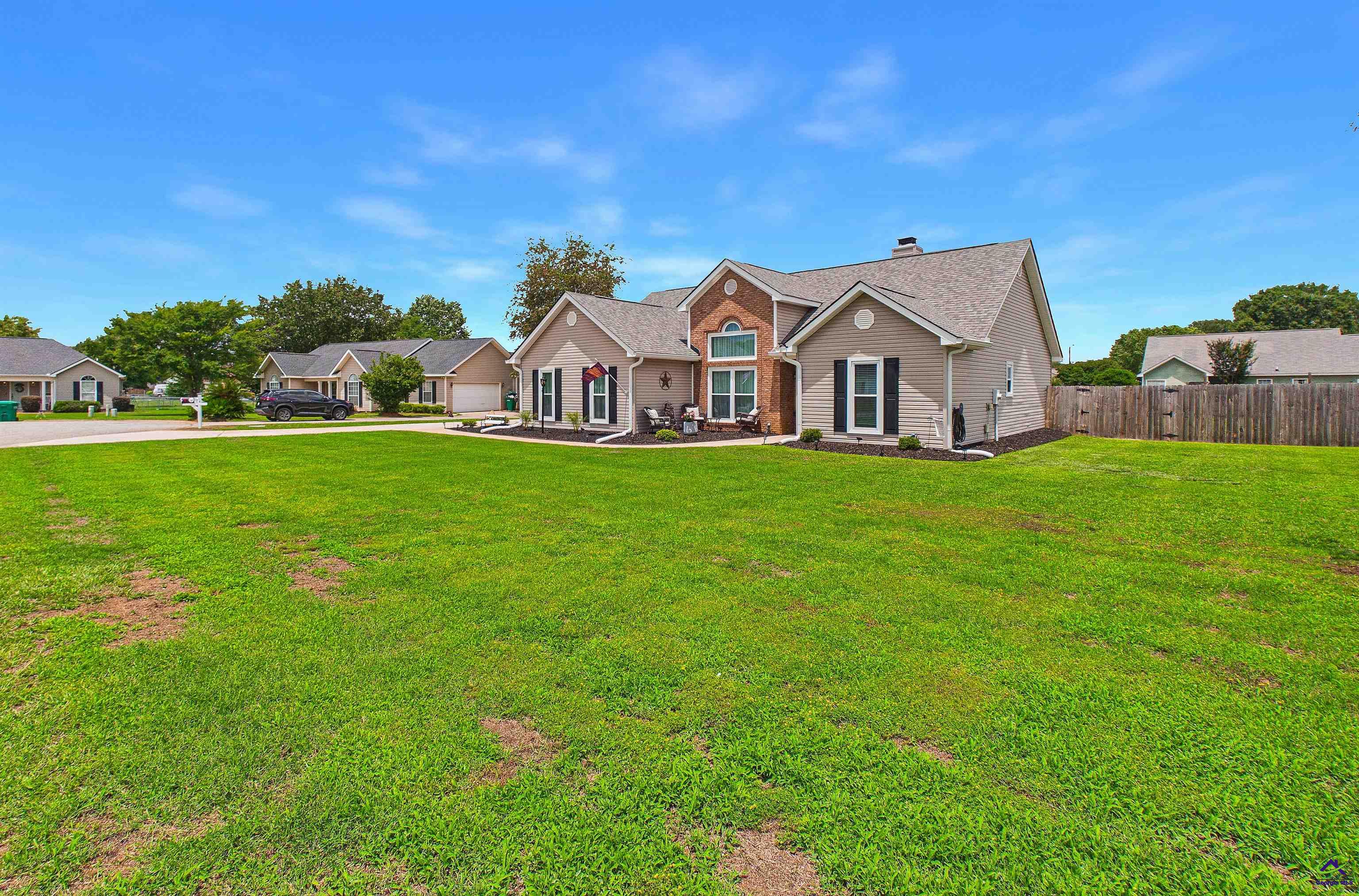 114 Ivey Ct
