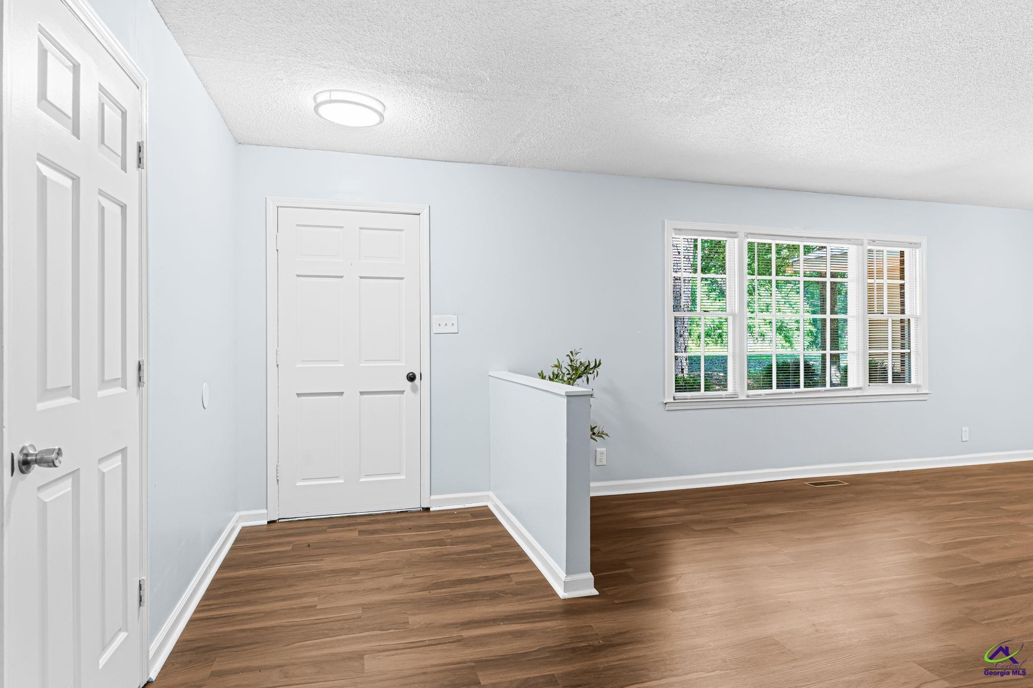 995 Roundtable Lane