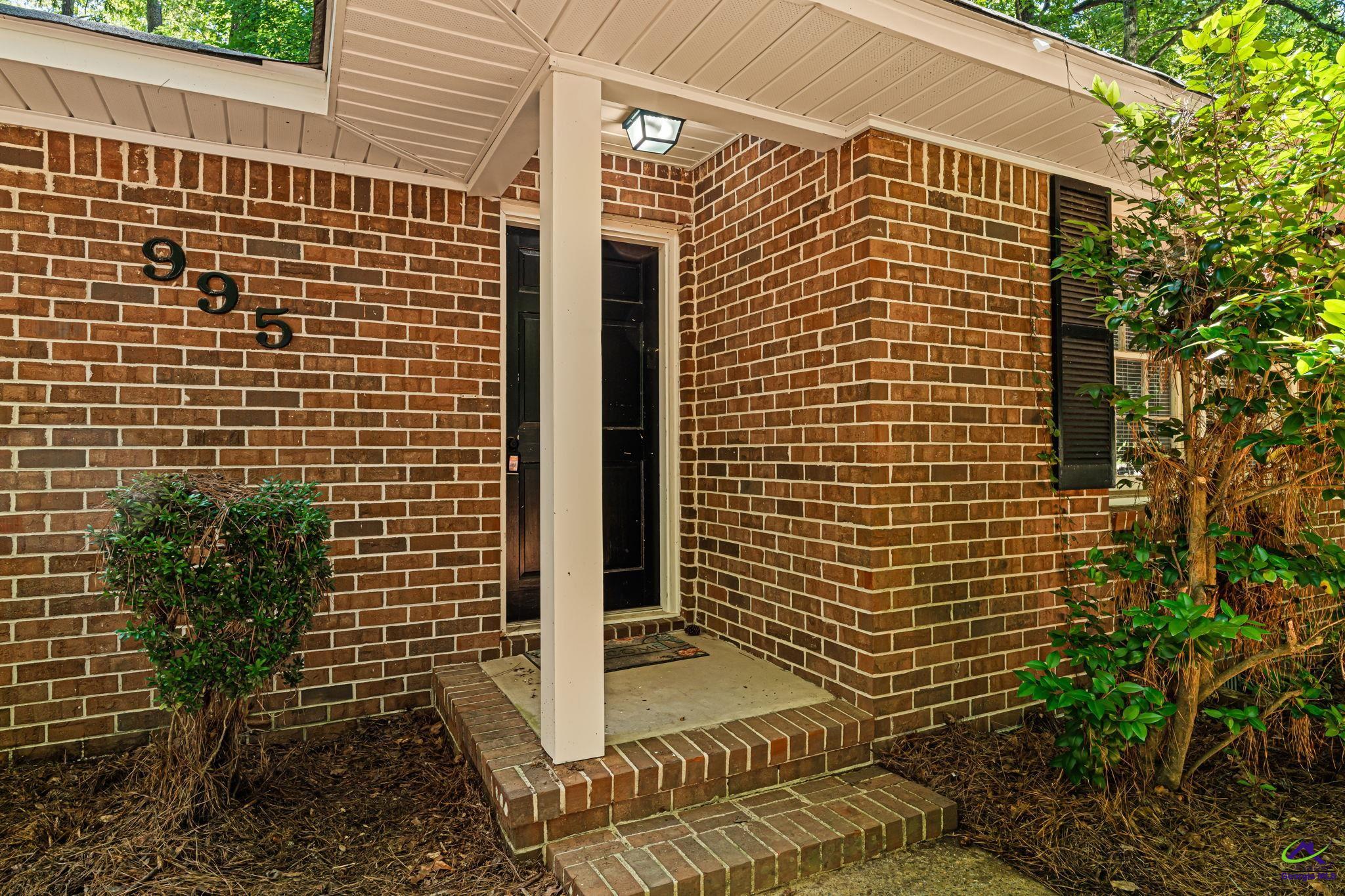 995 Roundtable Lane