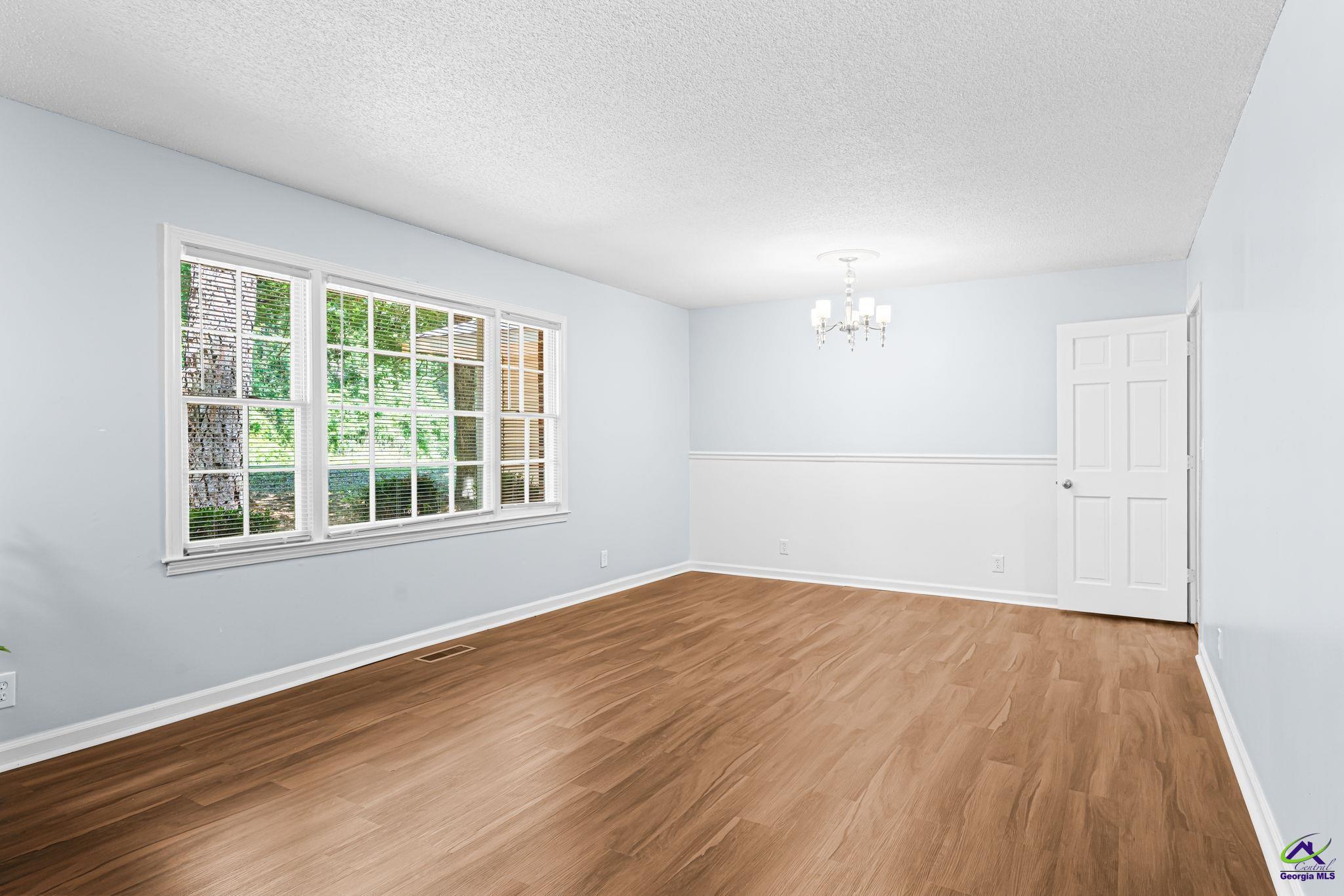 995 Roundtable Lane