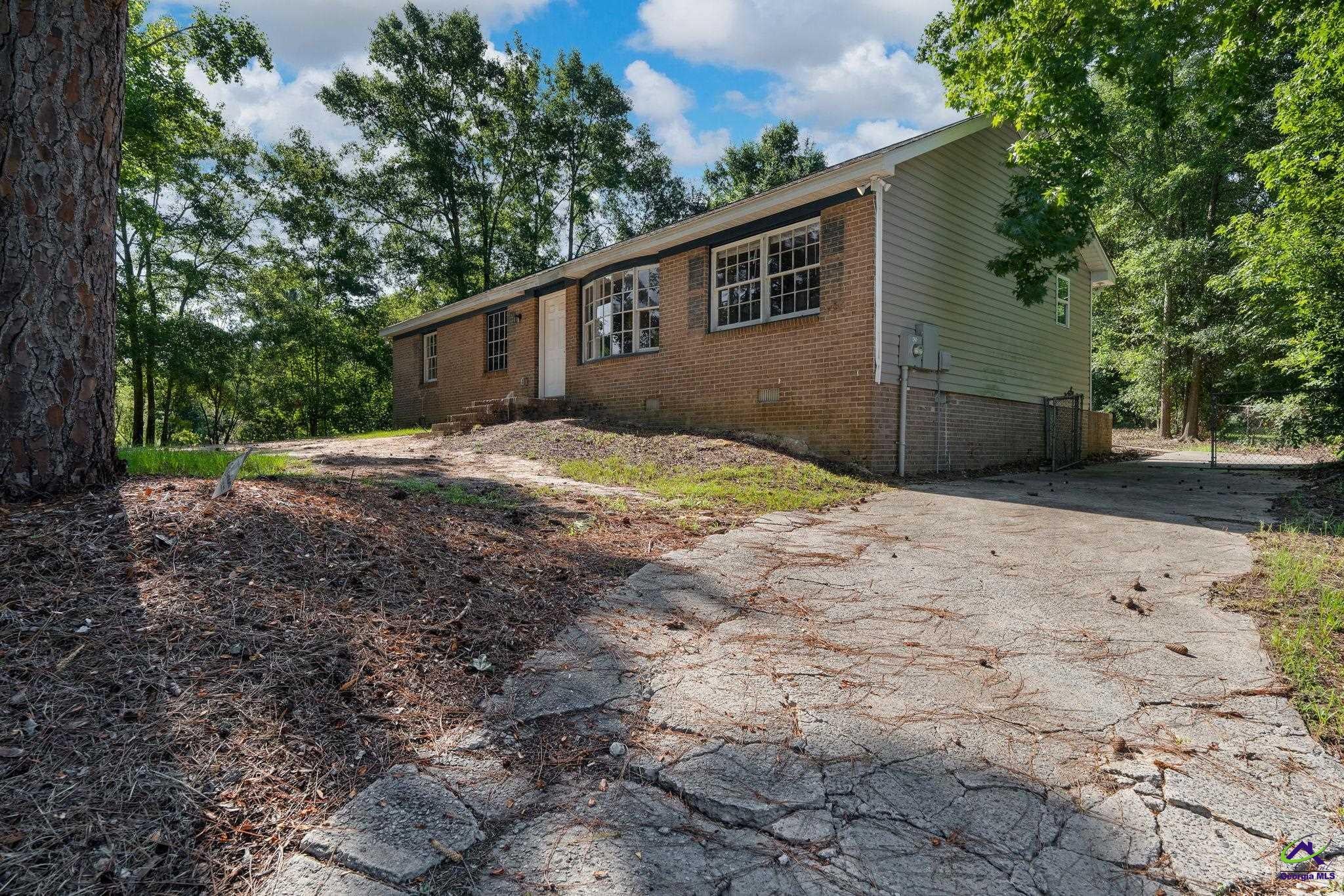 4216 W Oak Drive