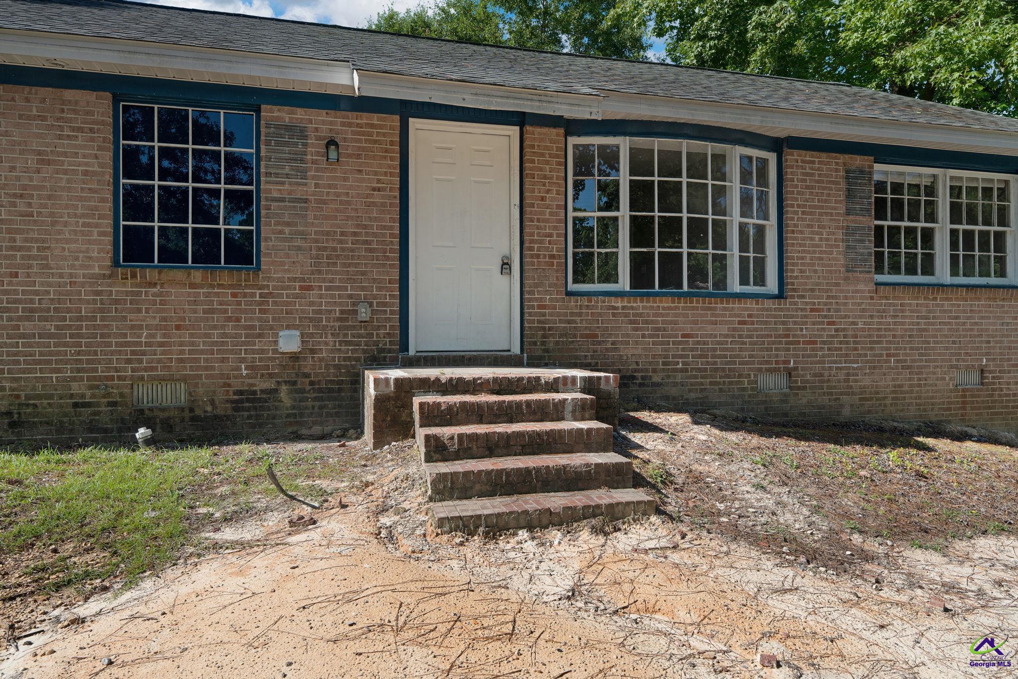 4216 W Oak Drive