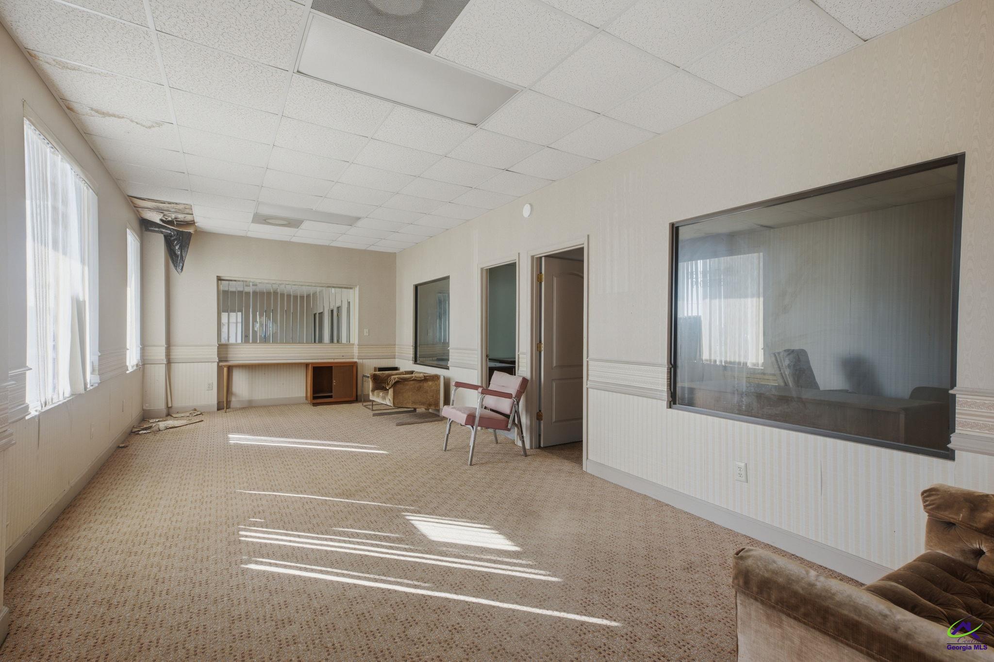 217 S Commercial Circle