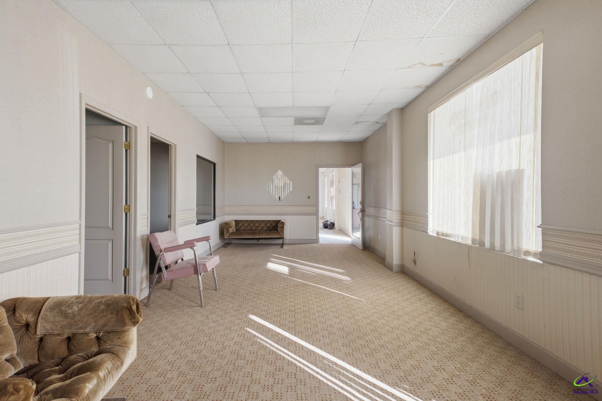 217 S Commercial Circle