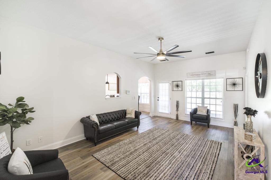 218 Ellington Ct
