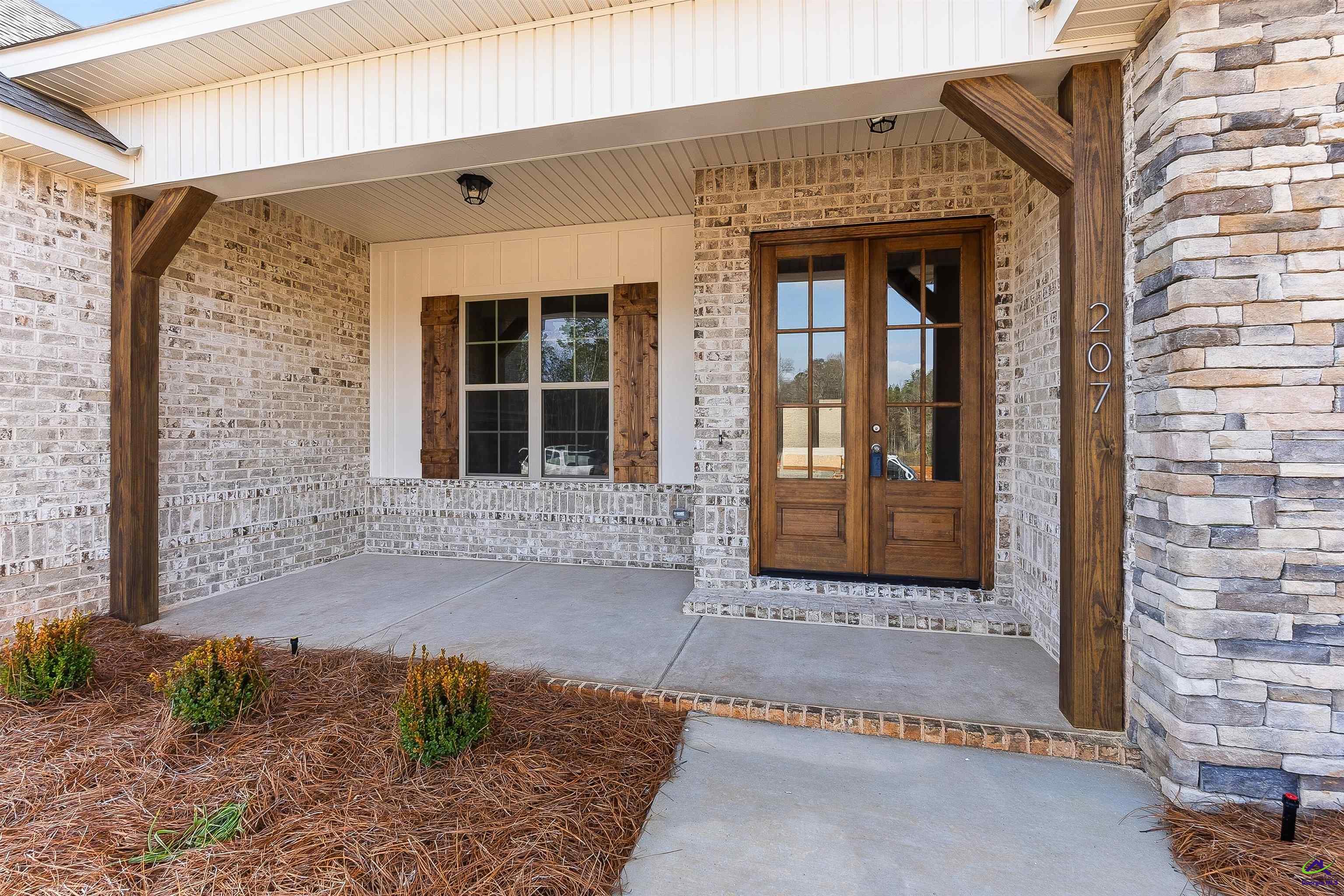 216 Golden Chestnut Bend