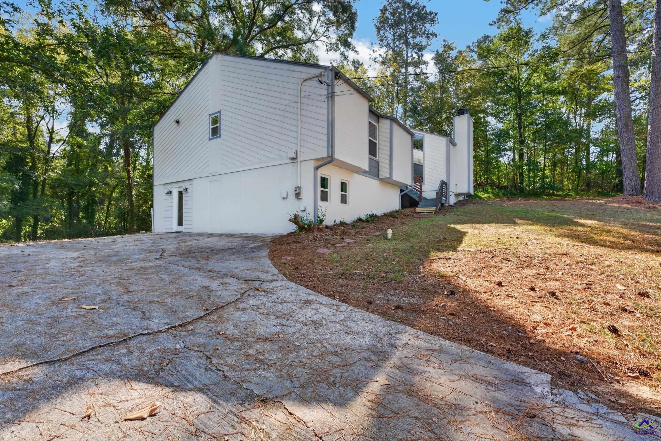 555 Glencove Drive