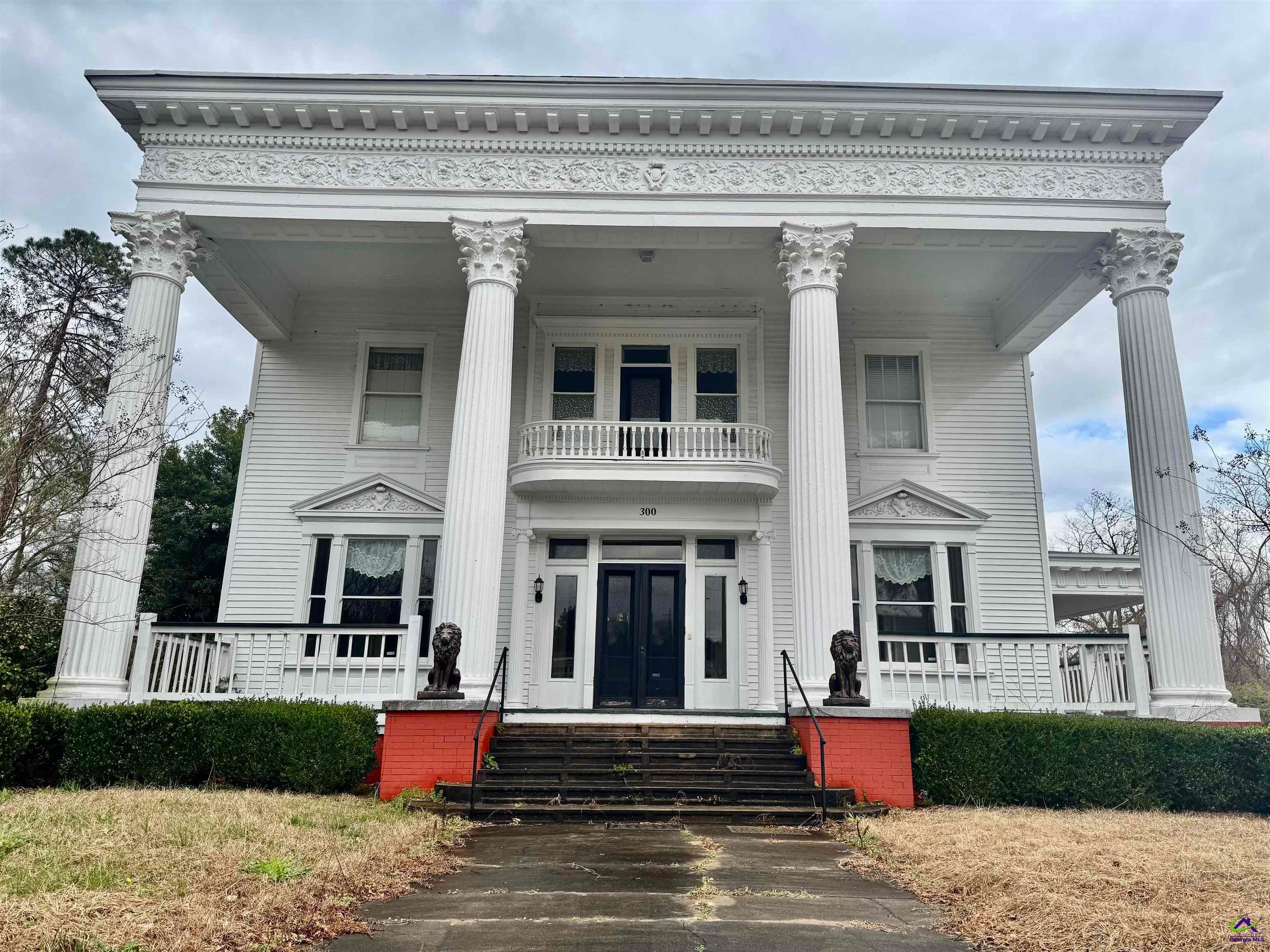 300 N Dooly Street