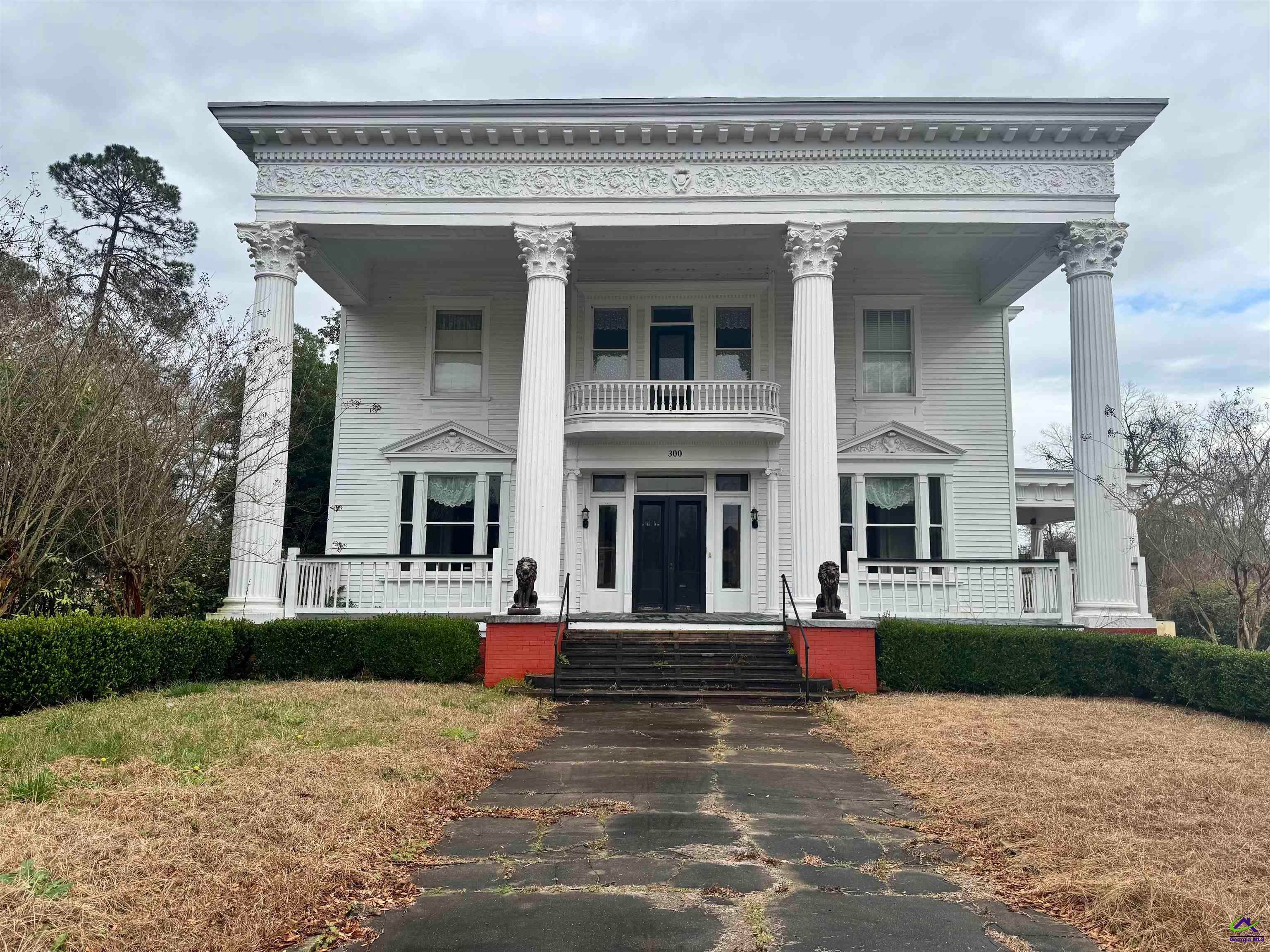 300 N Dooly Street