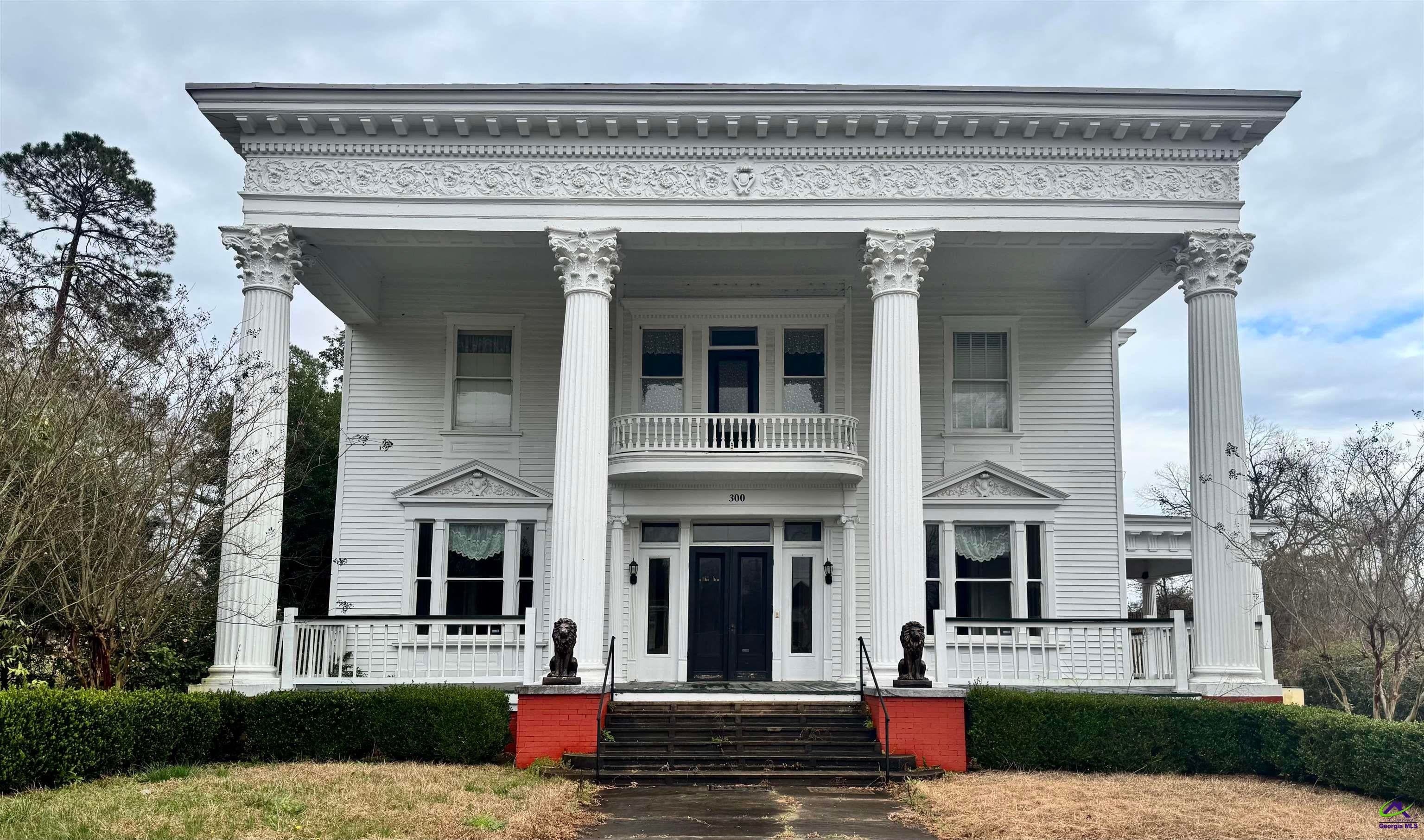 300 N Dooly Street