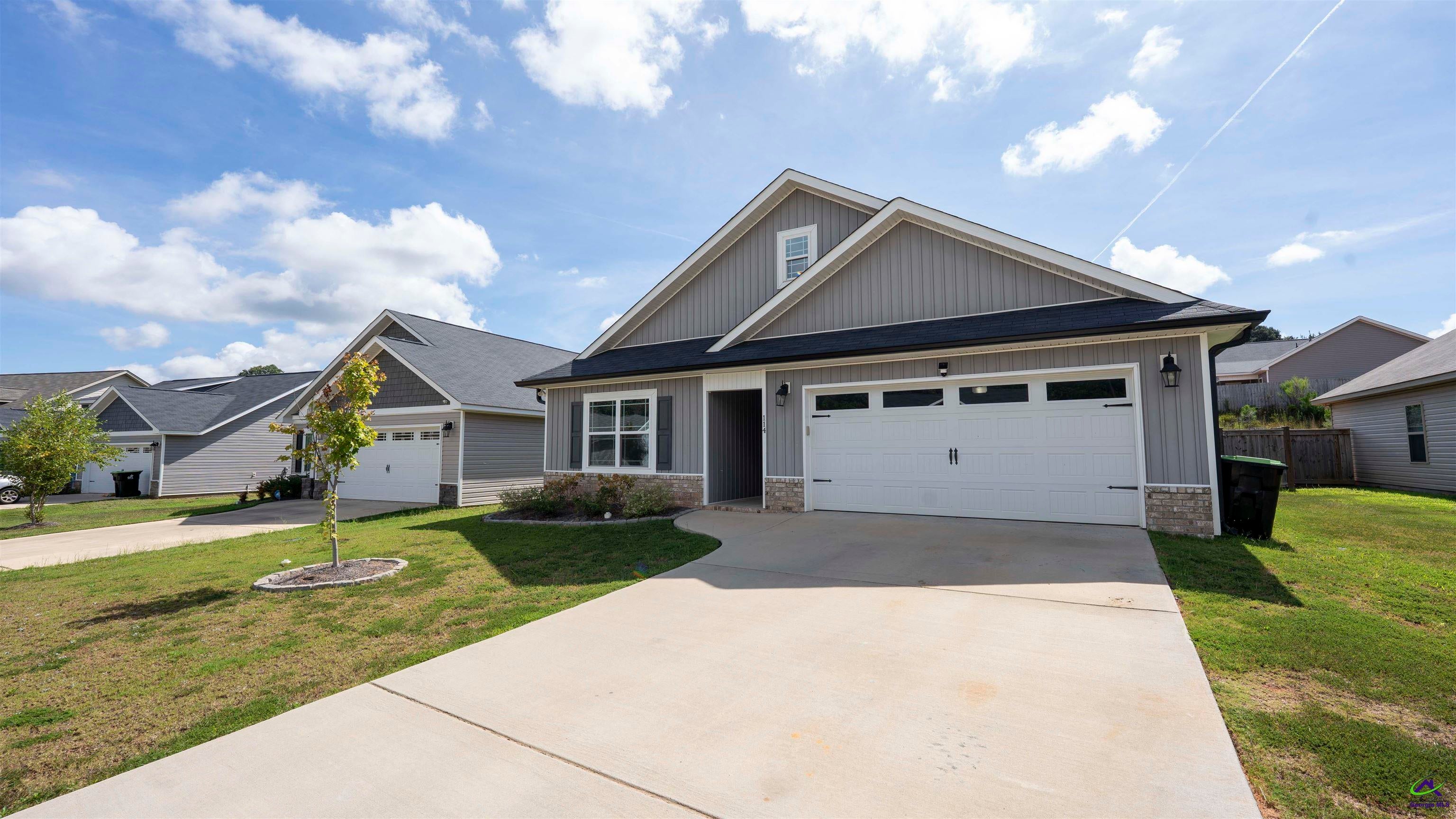 114 Red Tail Circle