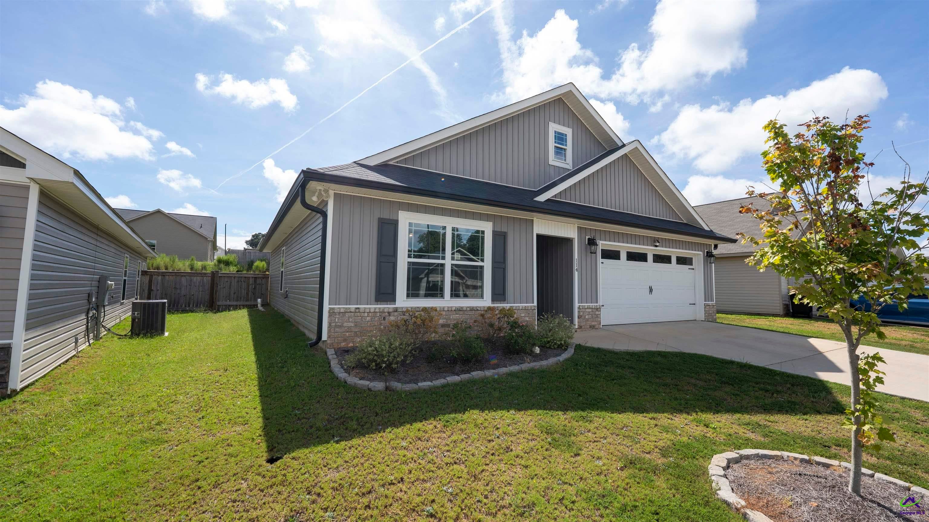 114 Red Tail Circle