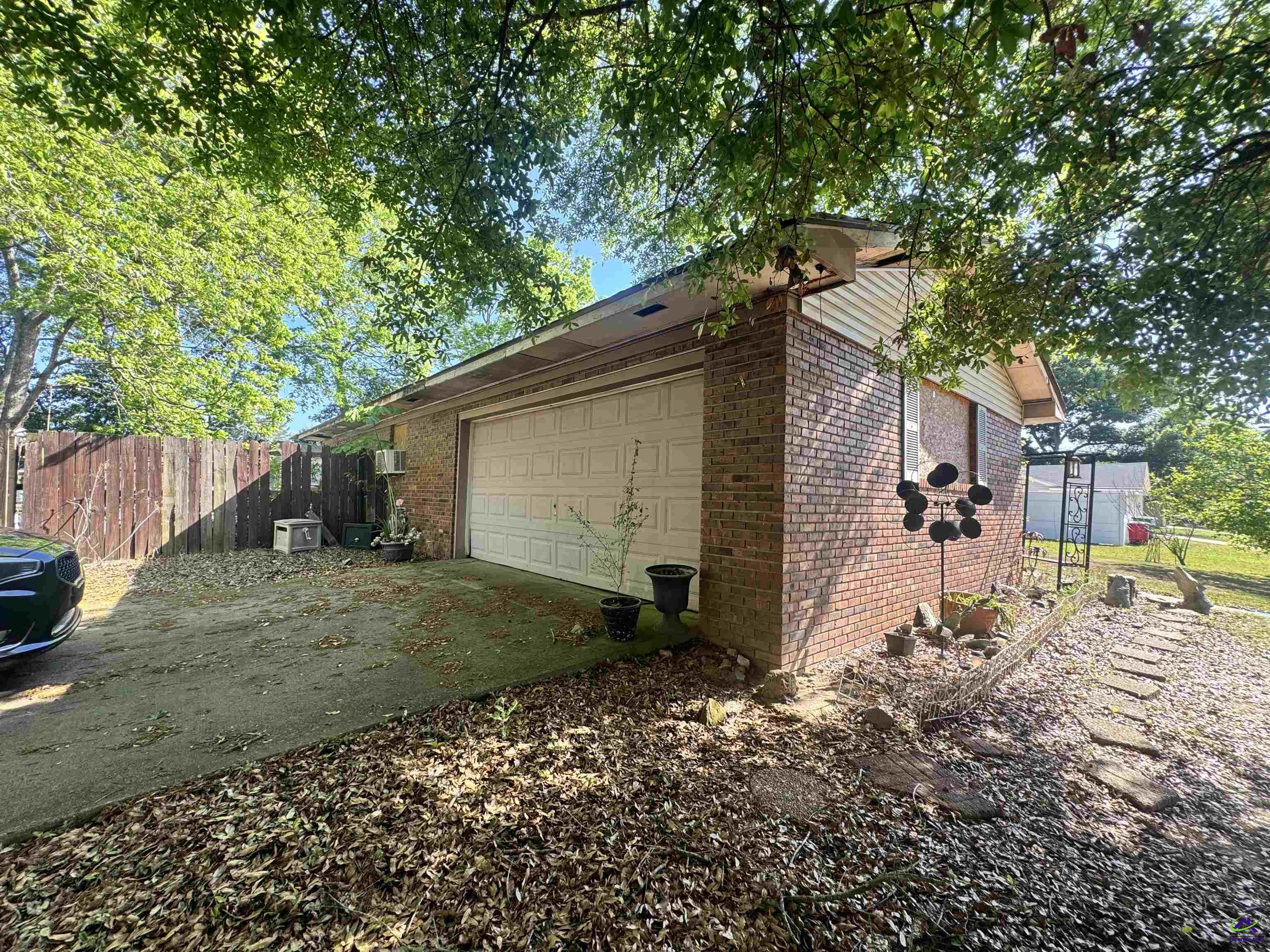 216 Hickory Glen