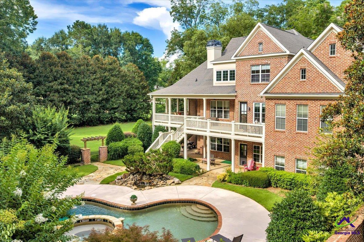 223 Walton Chase