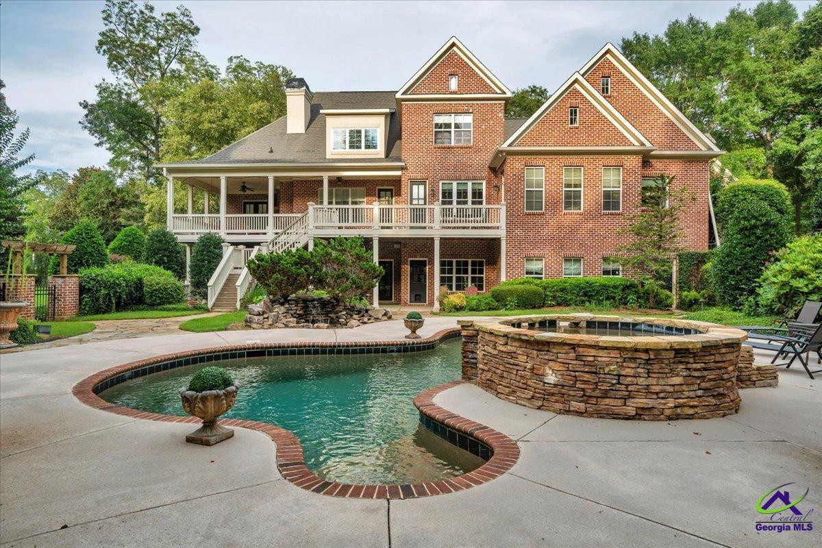 223 Walton Chase