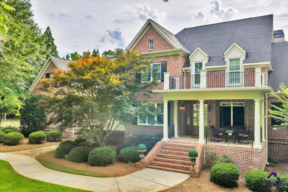 223 Walton Chase