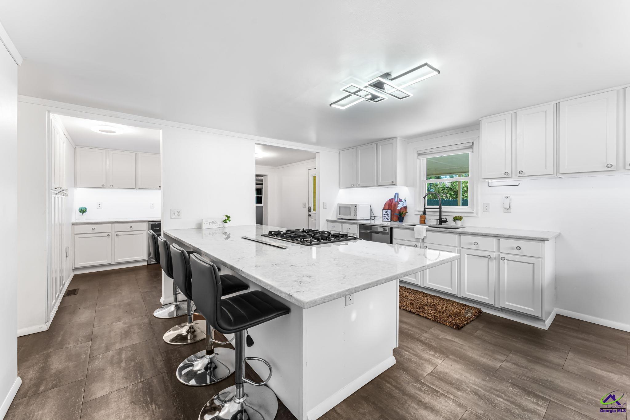 5605 N Highway 33