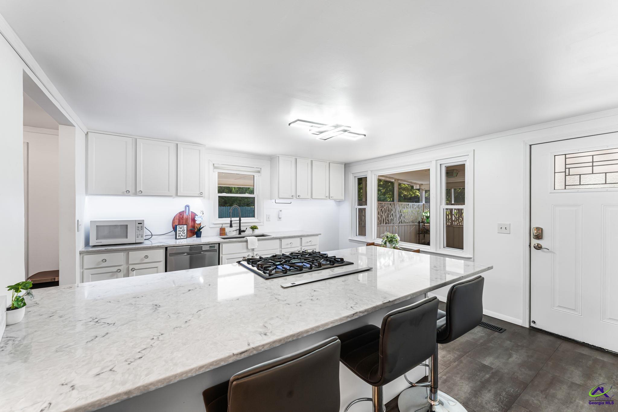 5605 N Highway 33
