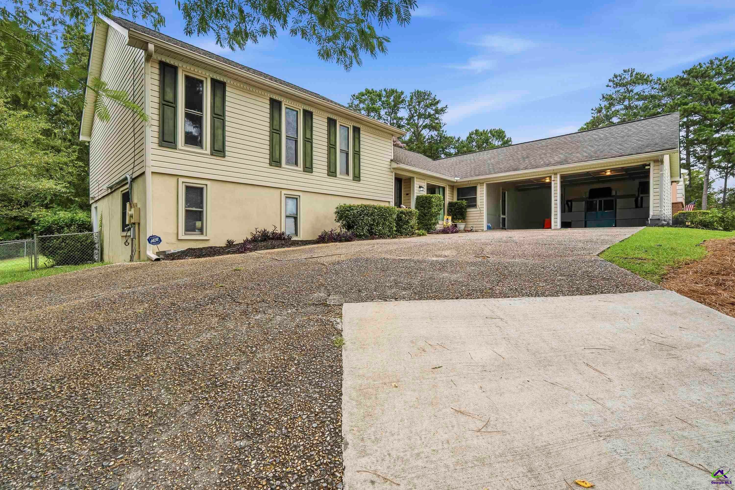 6831 Leslie Lane