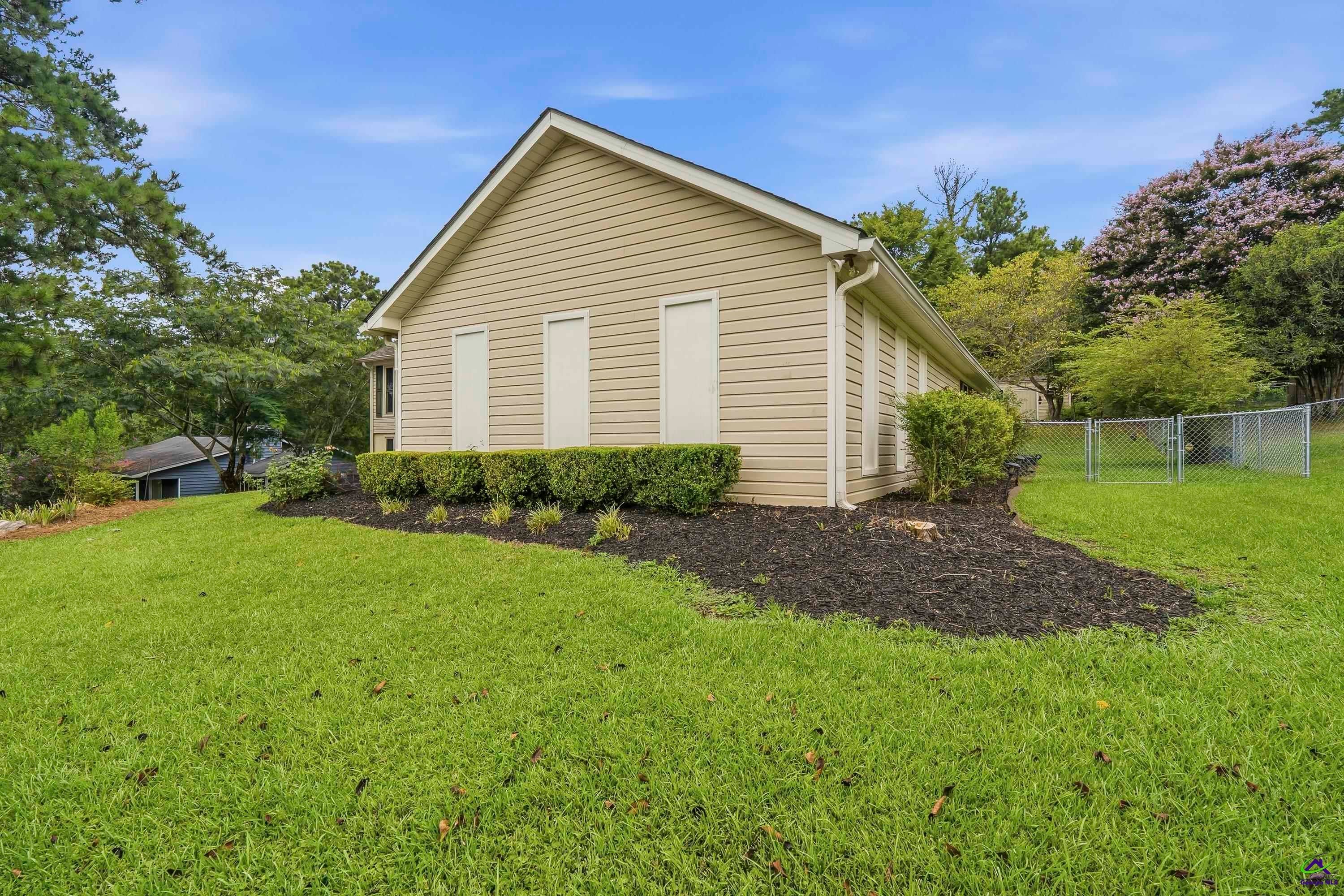 6831 Leslie Lane