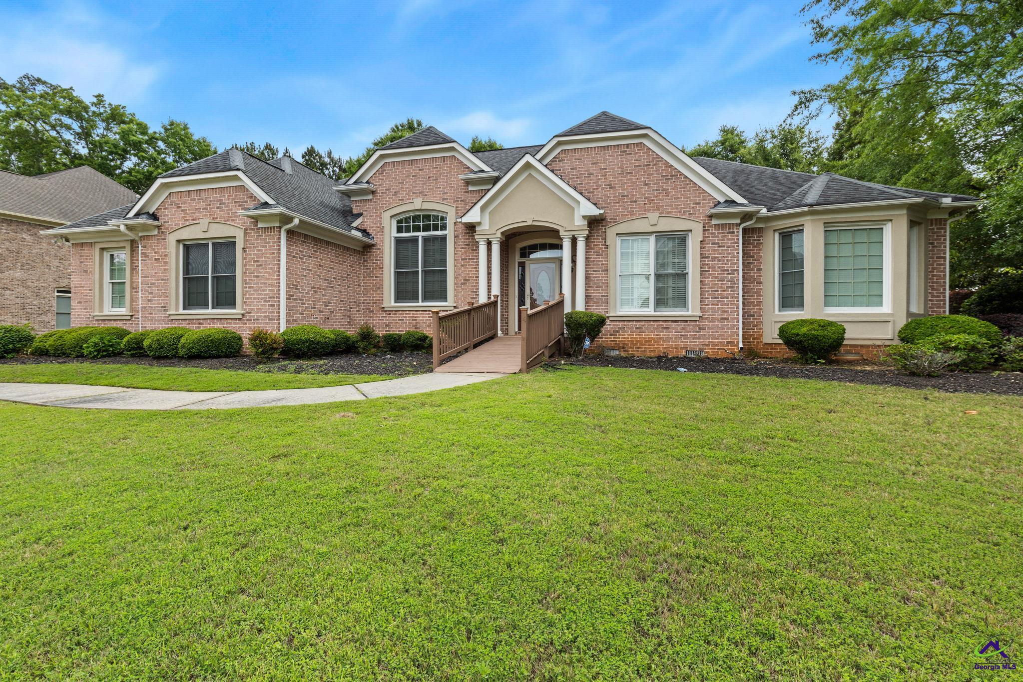1032 SW Willowood Lane