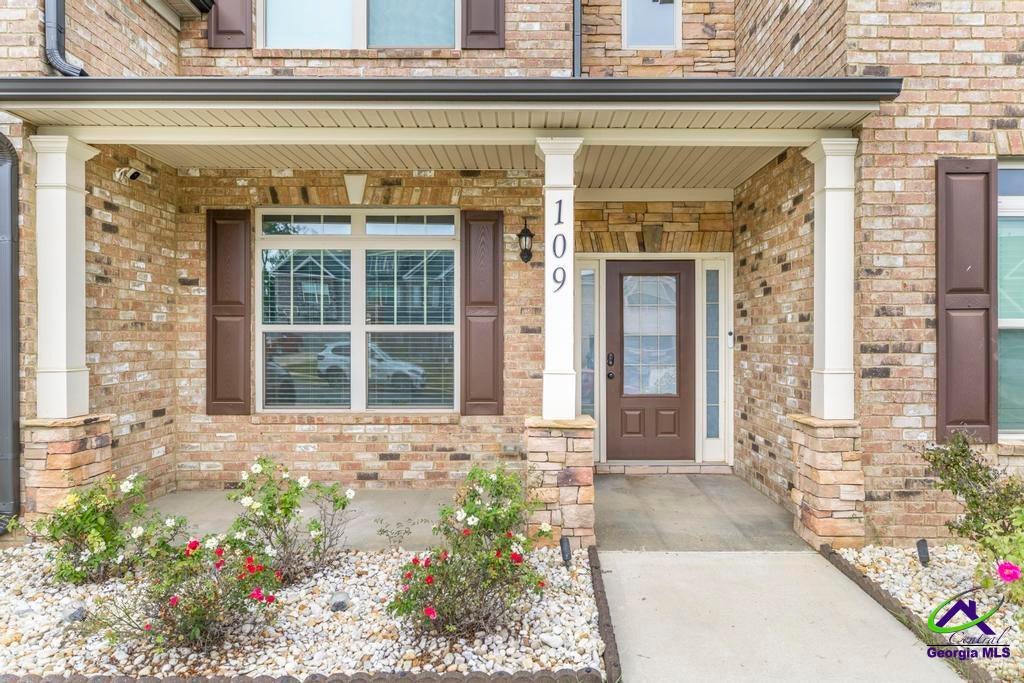 109 Lacey Oak Lane