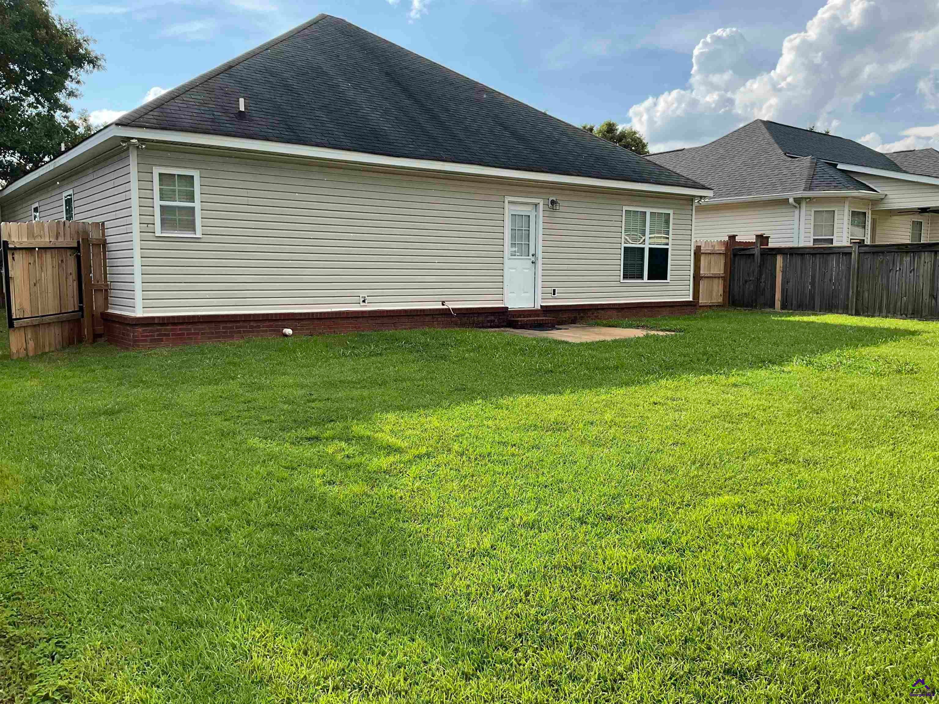 305 Manchester Lane
