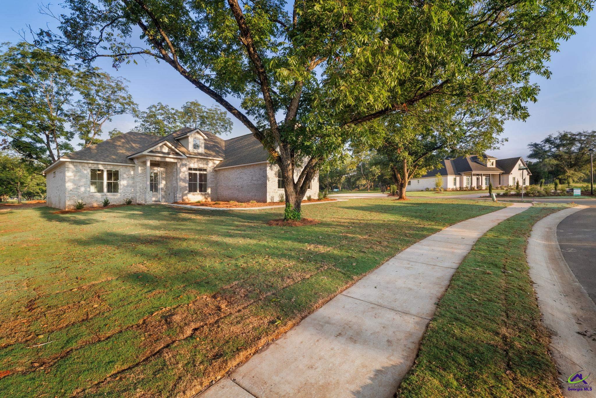 7 Pleasant Oaks Drive