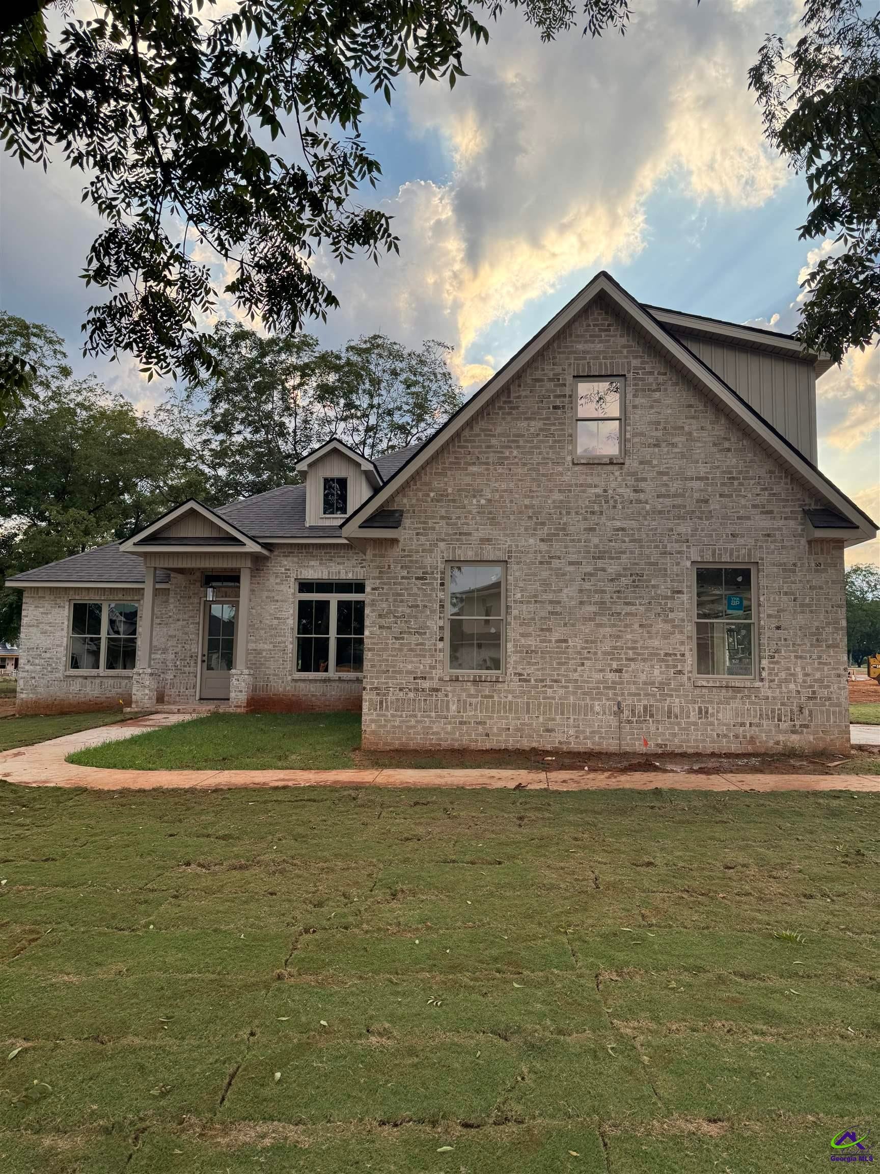 7 Pleasant Oaks Drive