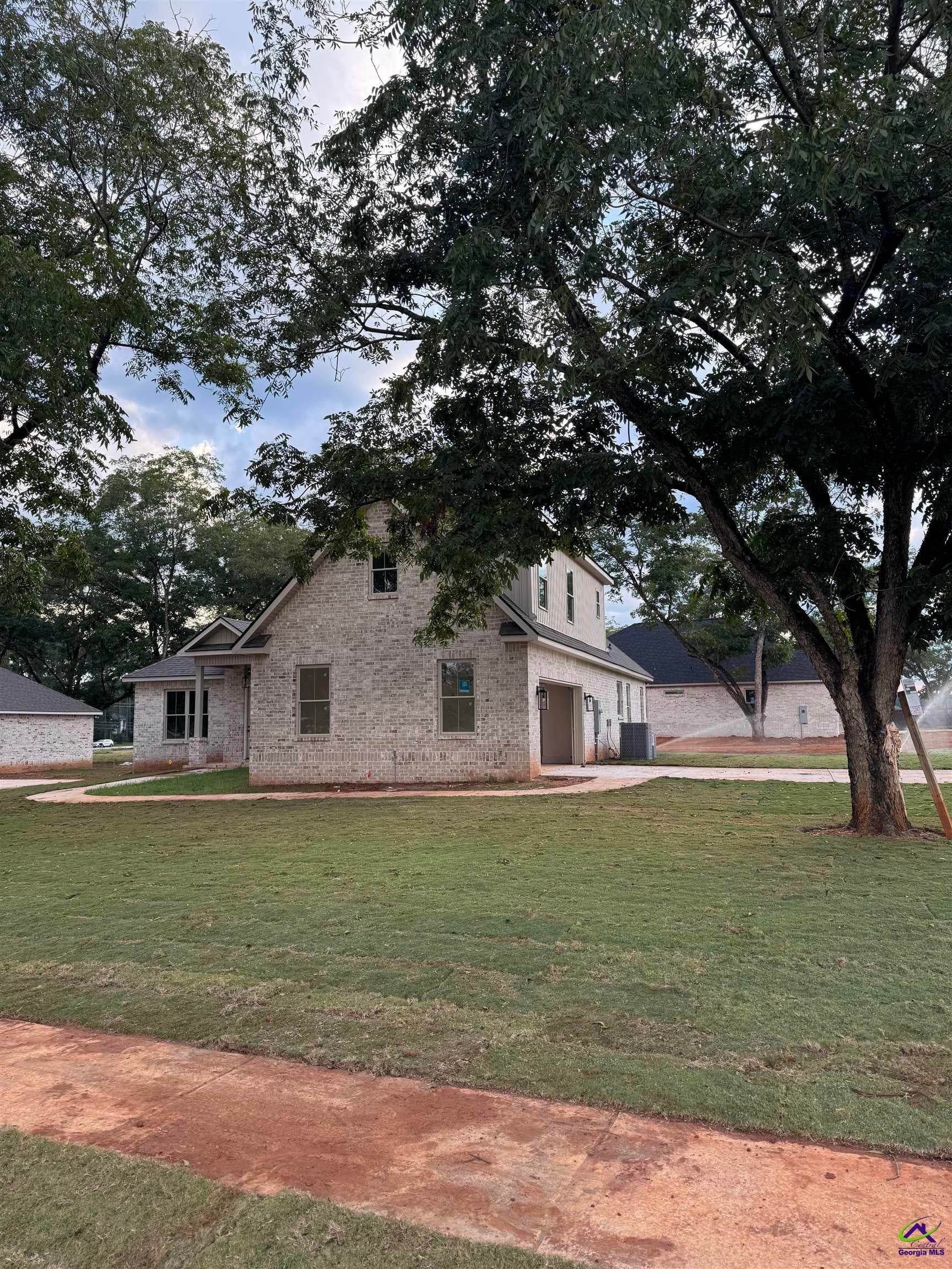 7 Pleasant Oaks Drive