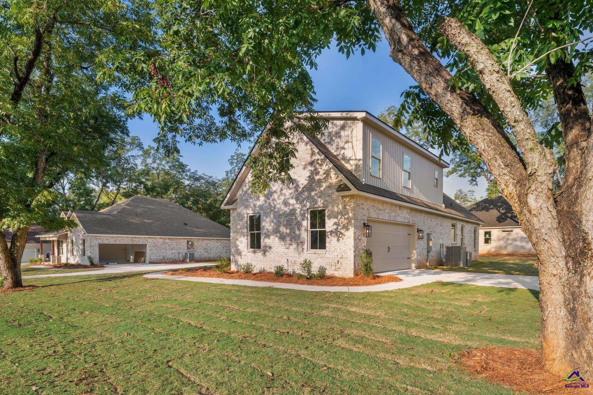7 Pleasant Oaks Drive