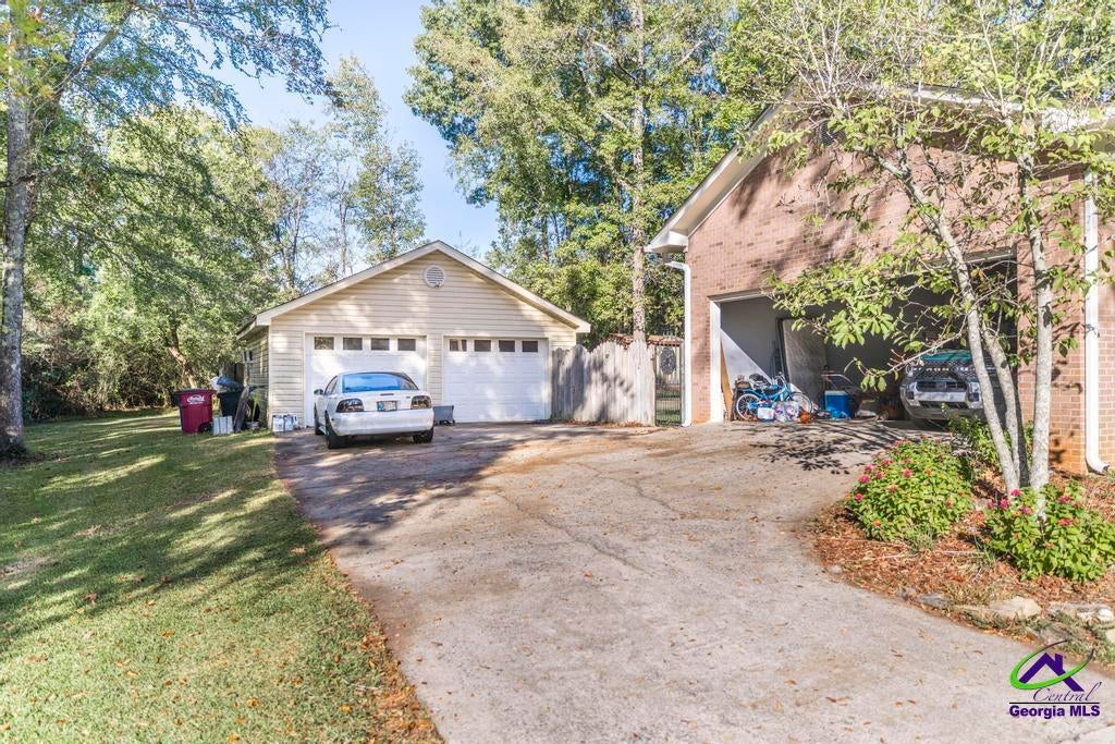 396 Luton Pl