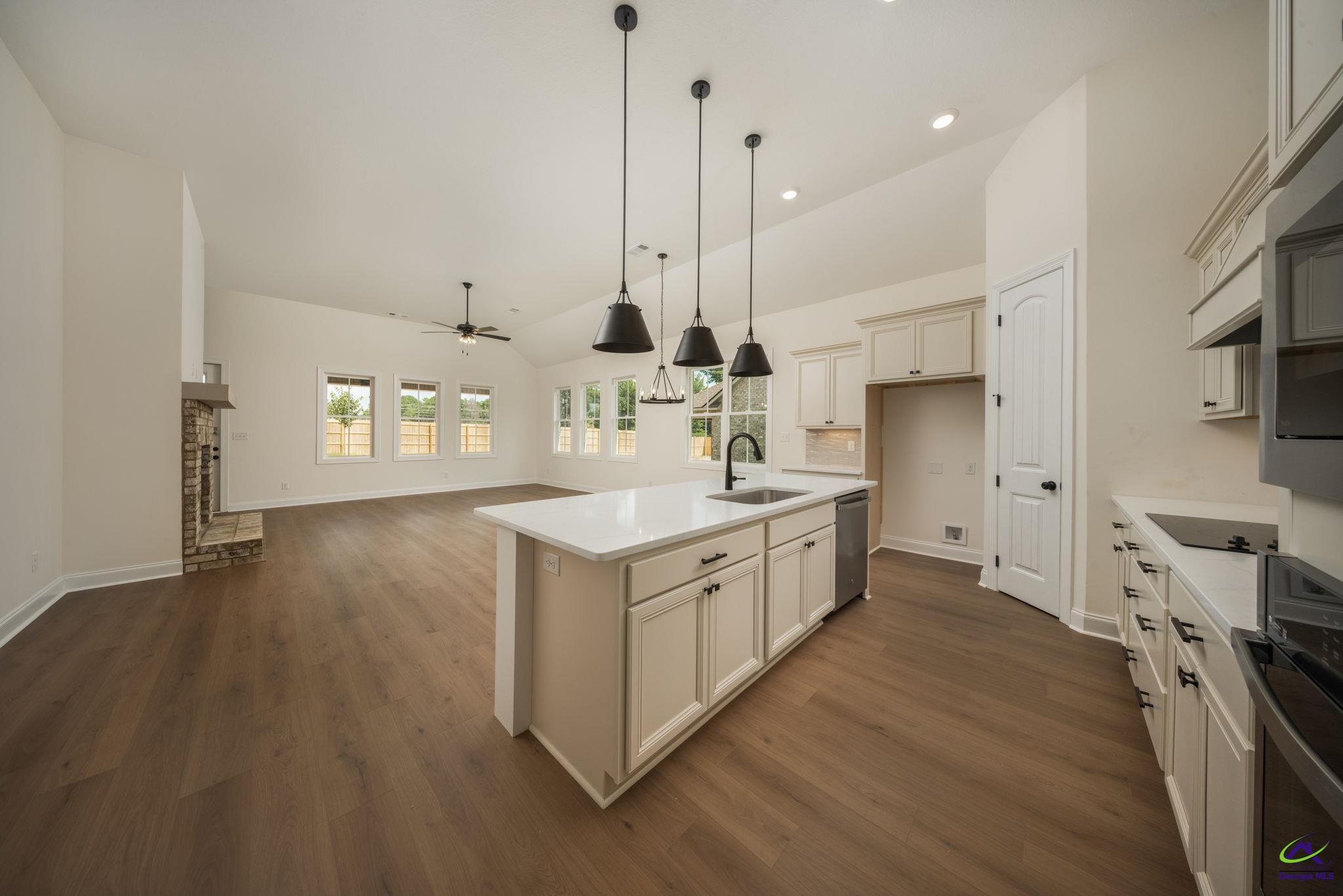 4 Pleasant Oaks Drive