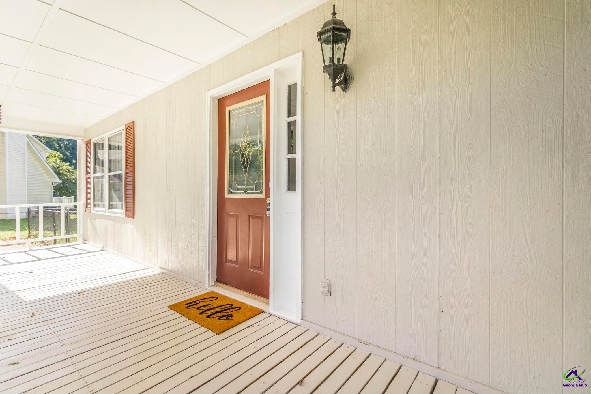 437 Edgewater Circle