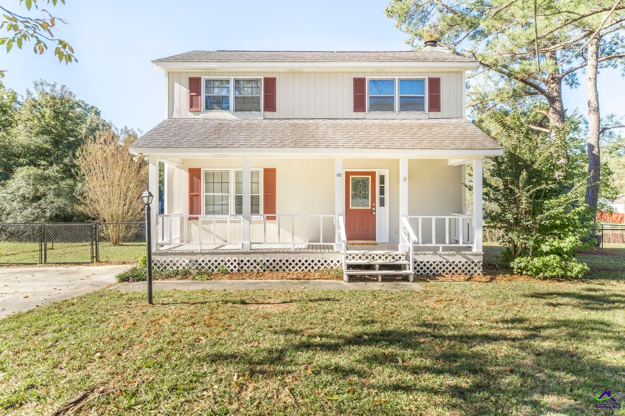 437 Edgewater Circle
