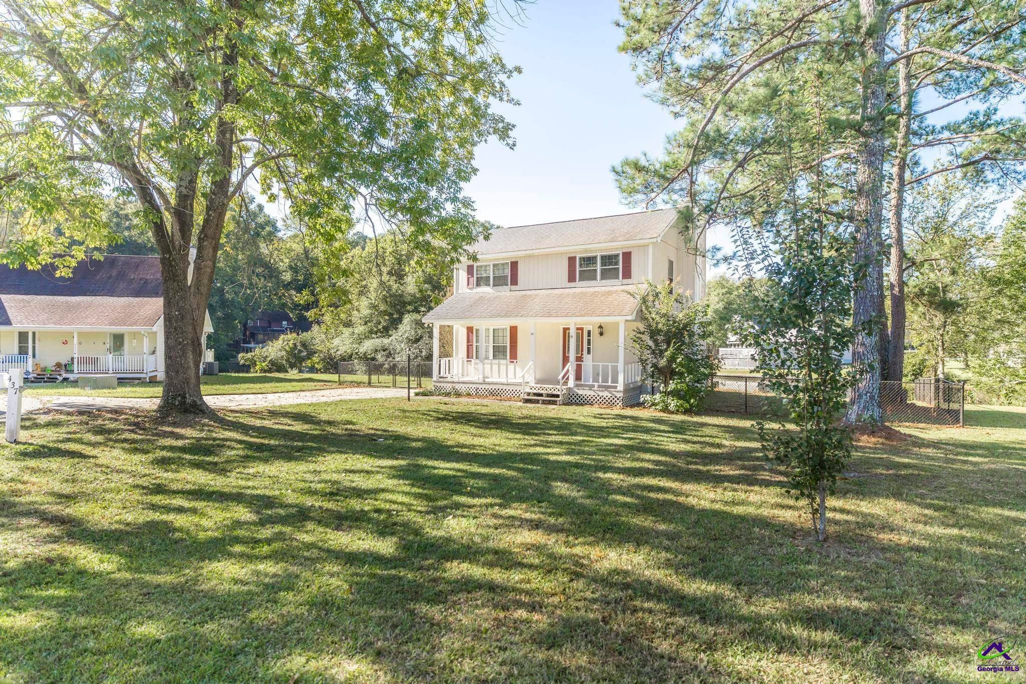 437 Edgewater Circle