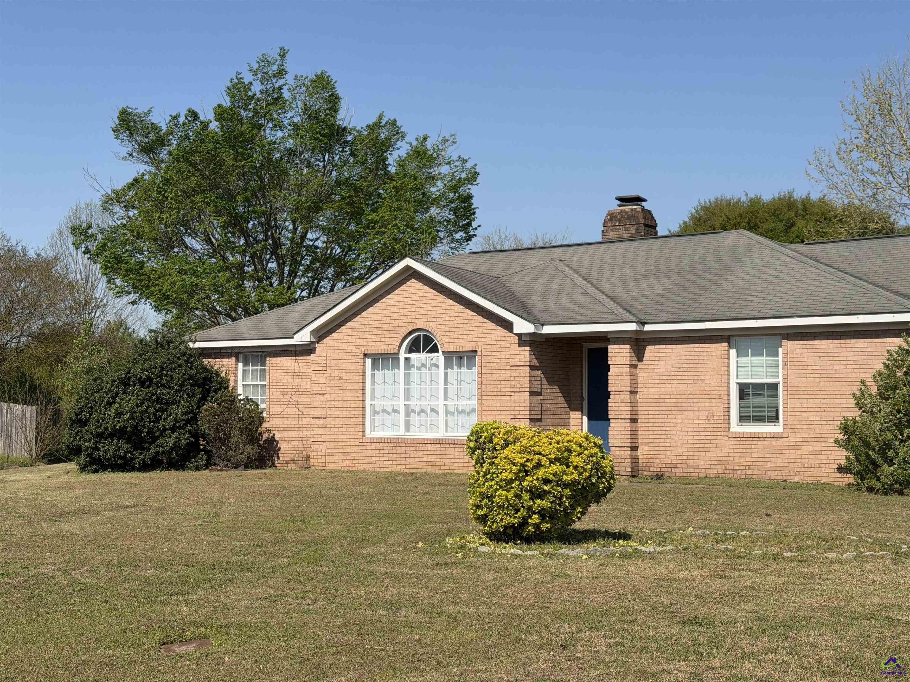 305 E Pointe Court