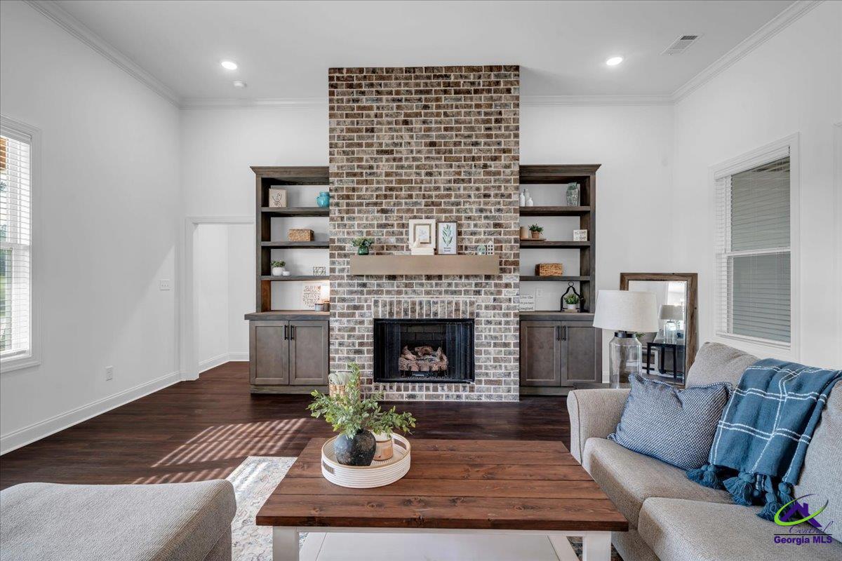 4045 Roundtop Circle