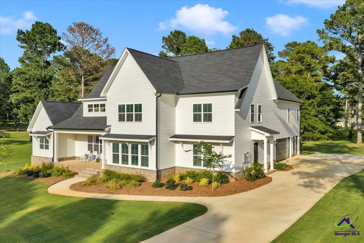4045 Roundtop Circle
