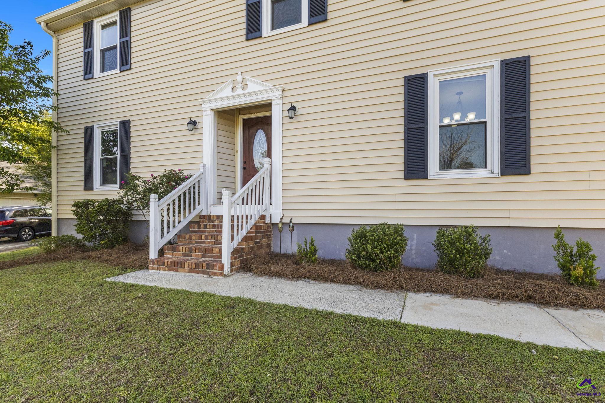 106 S Oaks Lane