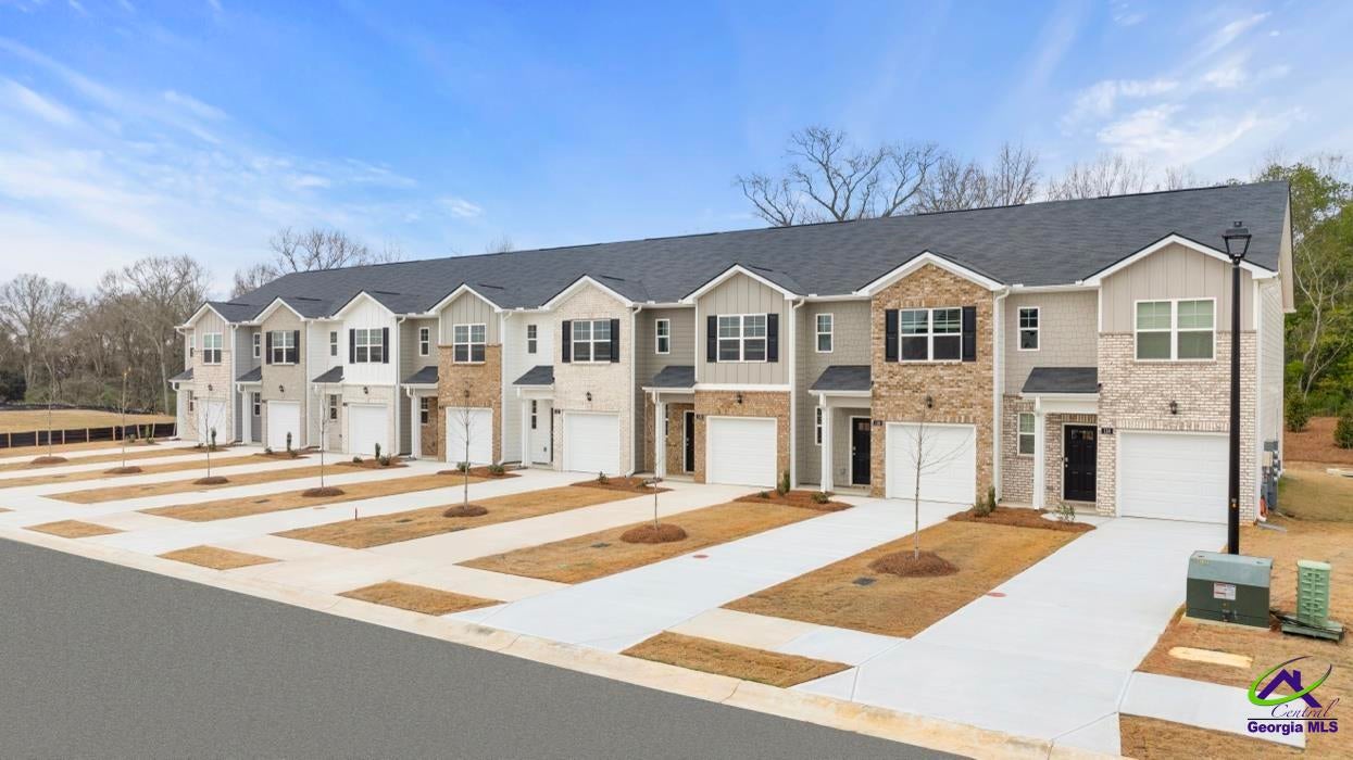 202 Kenmore Circle