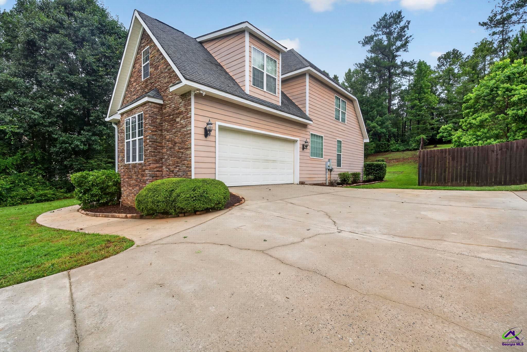 242 Carsons Walk