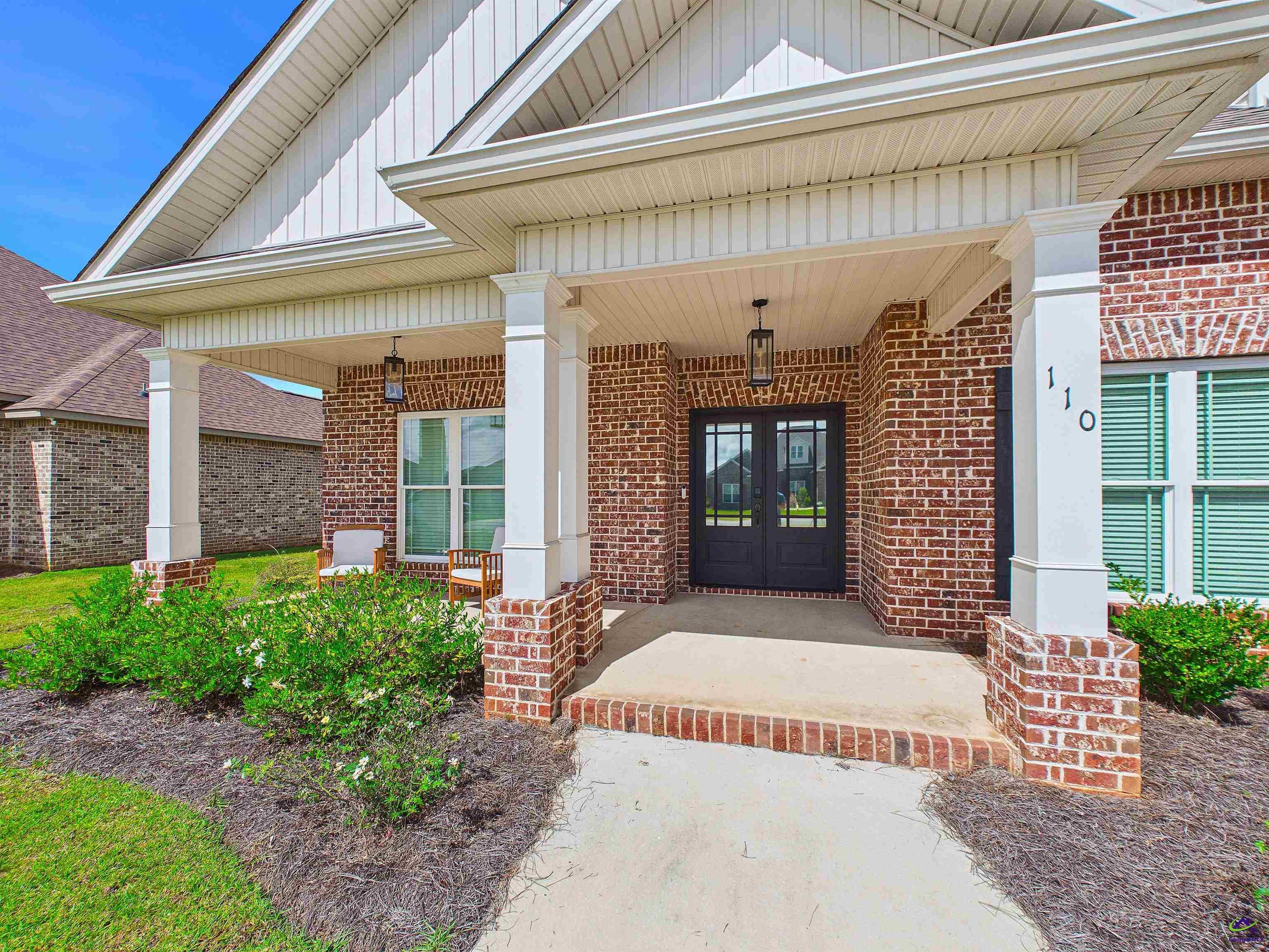 110 Woodwinds Ct